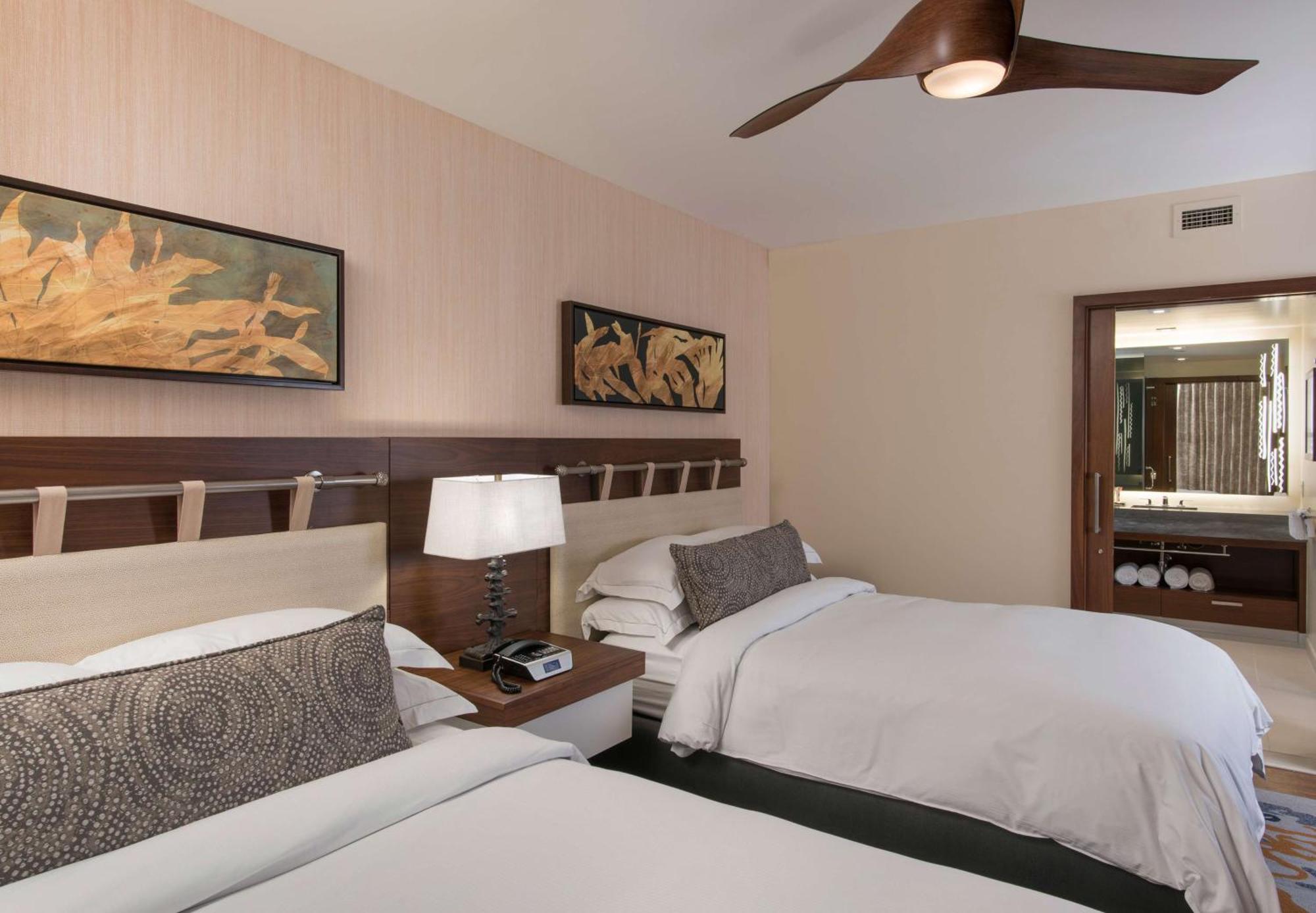 One-Bedroom Suite Two Double Beds Partial Ocean View,1551653131:JPEG