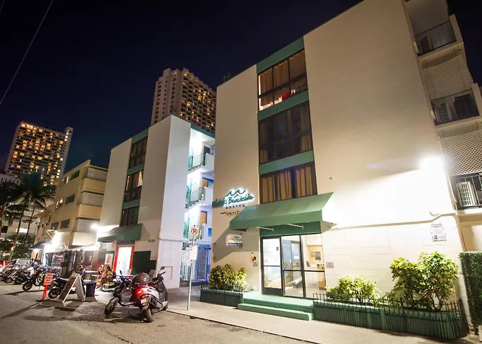 Waikiki Beachside Hostel